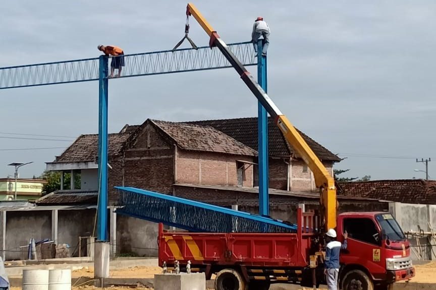 Rekomendasi sewa skylift surabaya