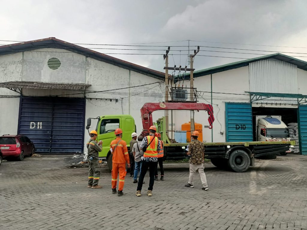 sewa truck crane menganti gresik
