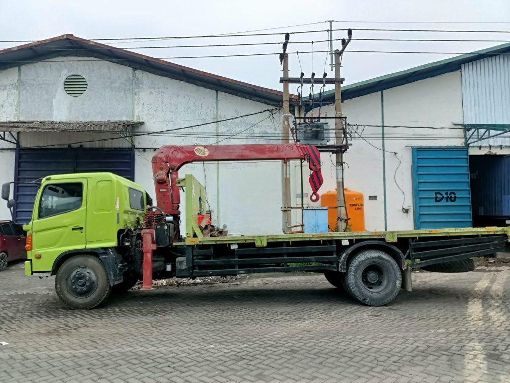 sewa hiab crane harian