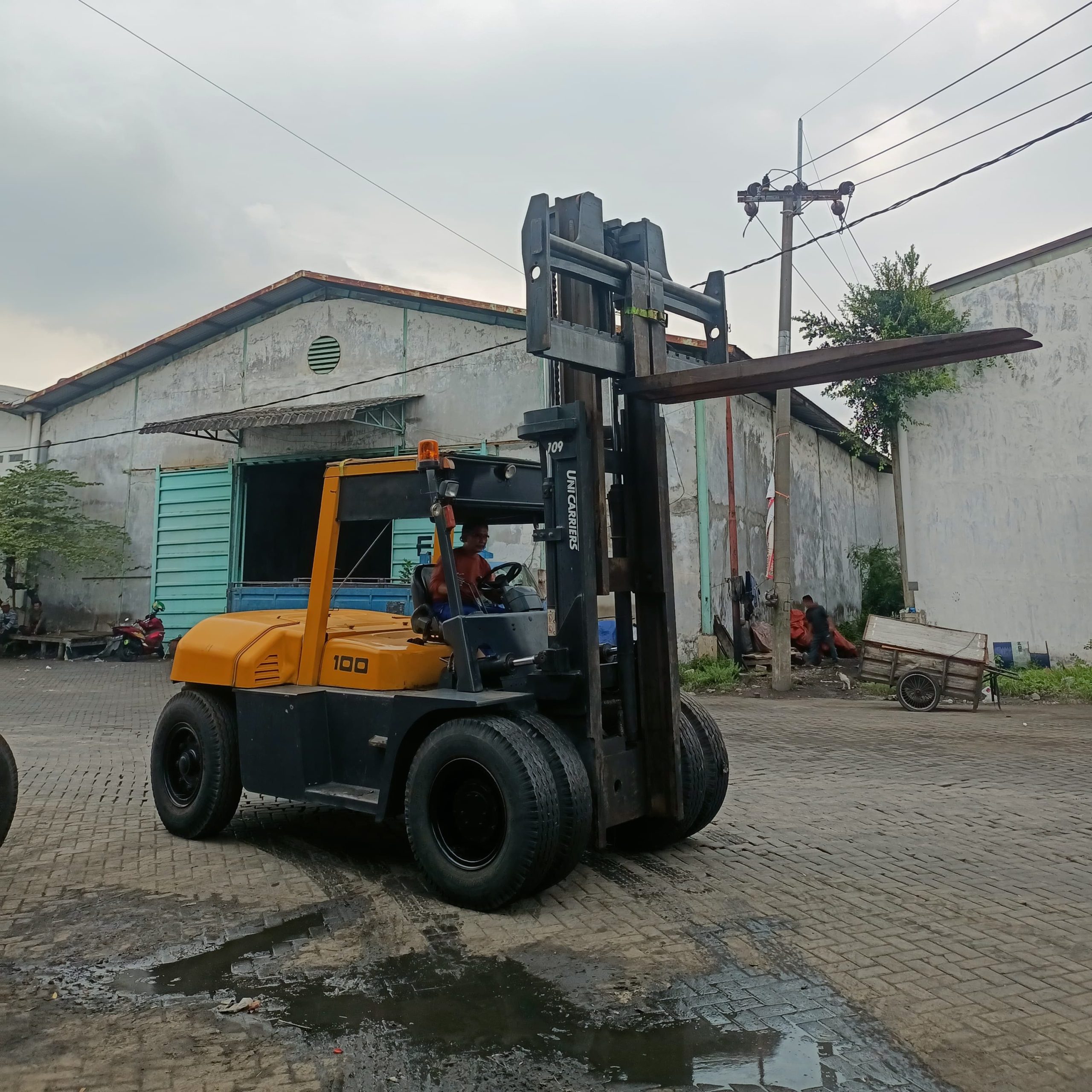 Sewa forklift Darmo wonokromo