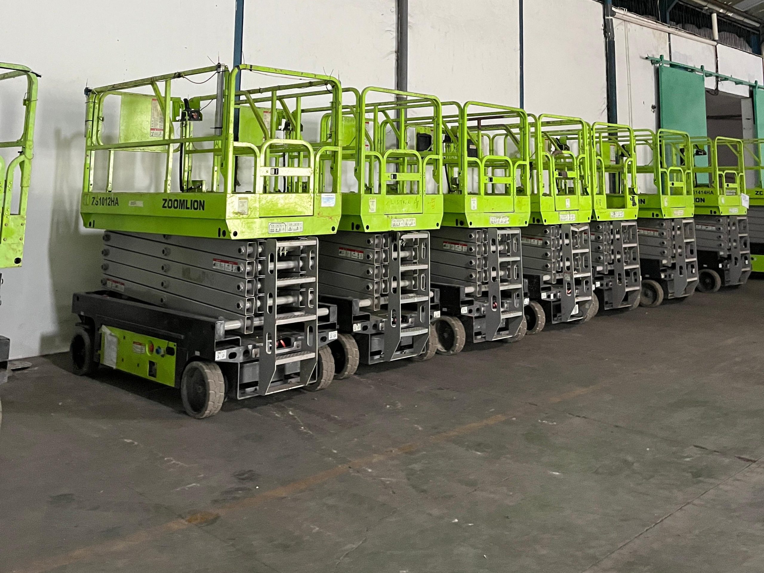 Jasa Sewa Scissor Lift di Mojokerto Terpercaya
