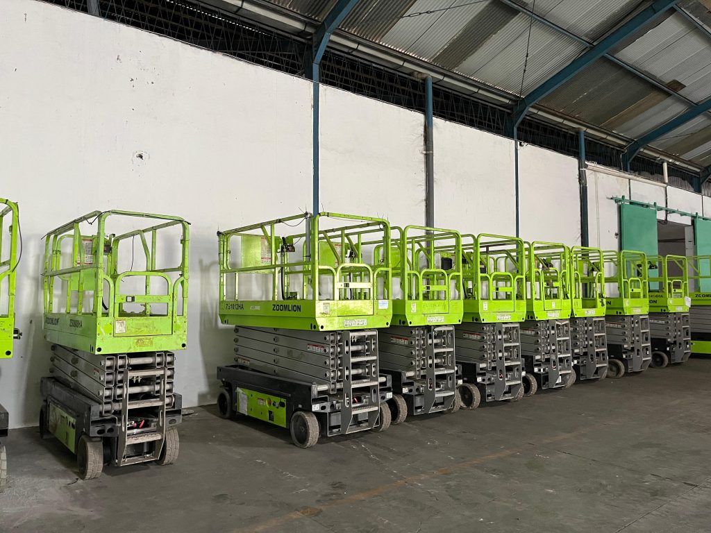 Jasa Sewa Scissor Lift di Gresik Termurah