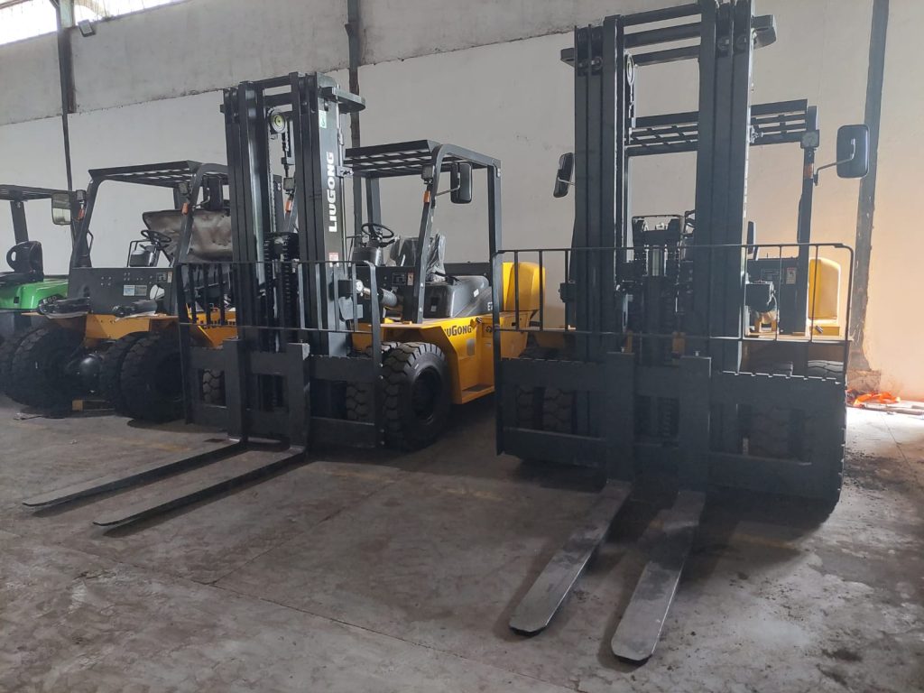 rental forklift harian warugunung Surabaya
