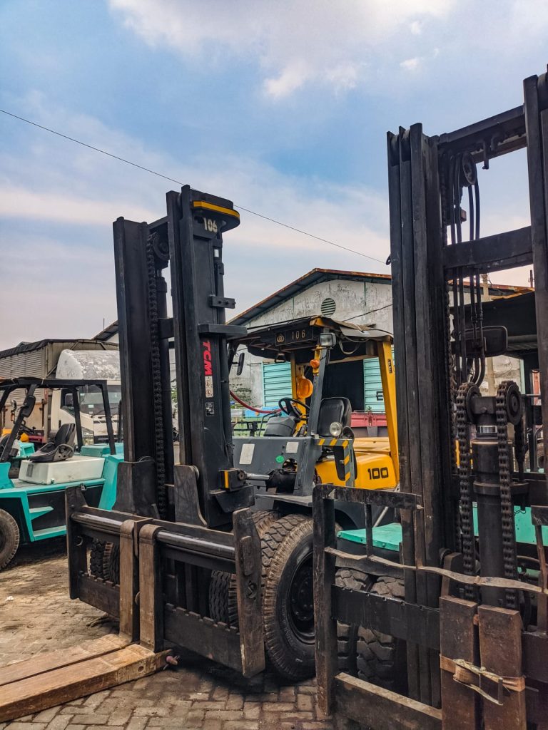Jasa Sewa forklift Asemrowo Surabaya