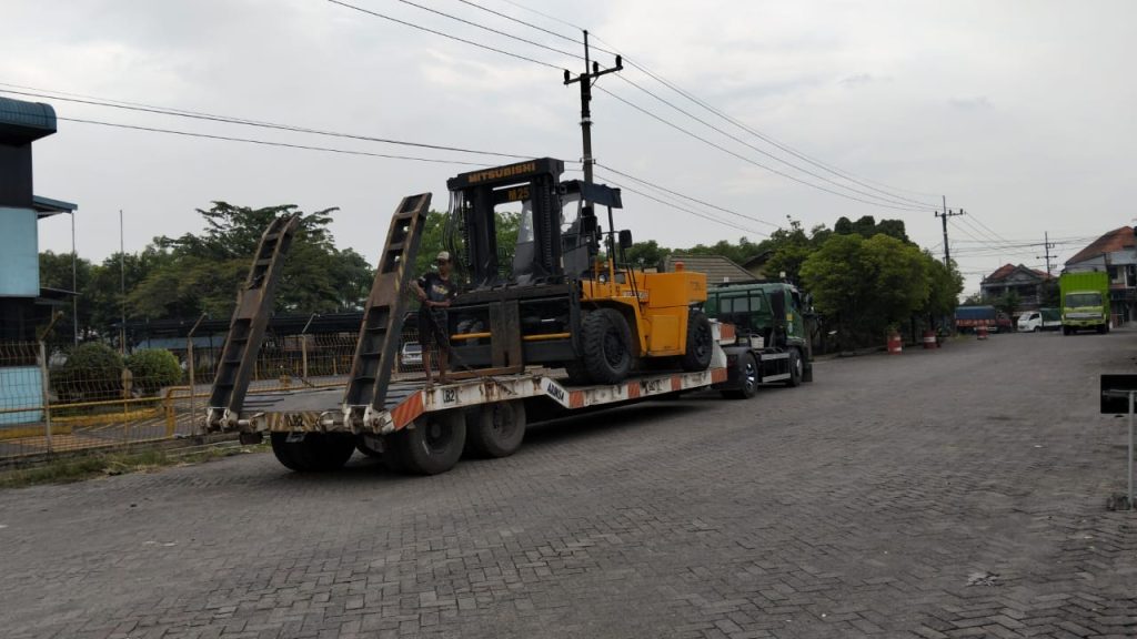 sewa Forklift 25 ton Pabean Cantikan