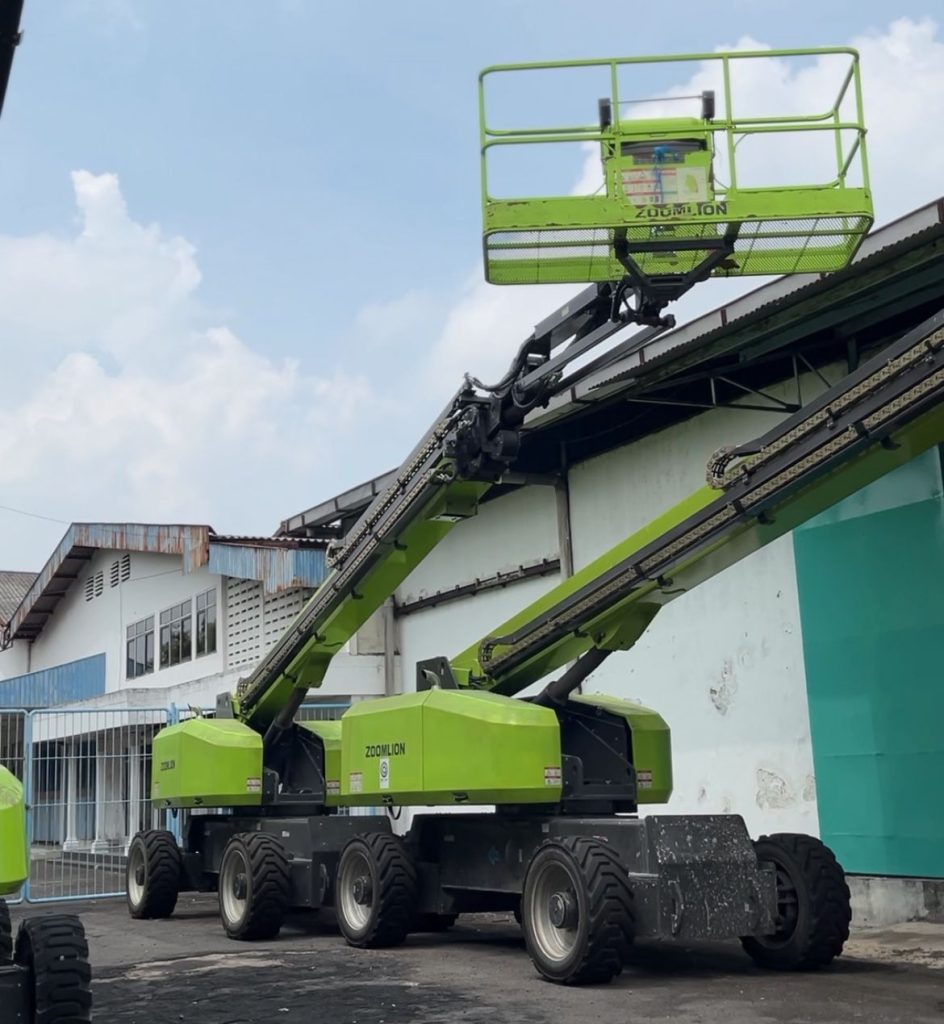 Tips Memilih Layanan Sewa Boom Lift Surabaya