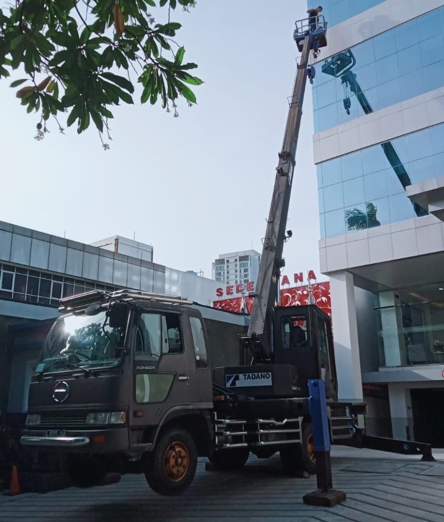 Sewa Skylift 22 Meter Malang