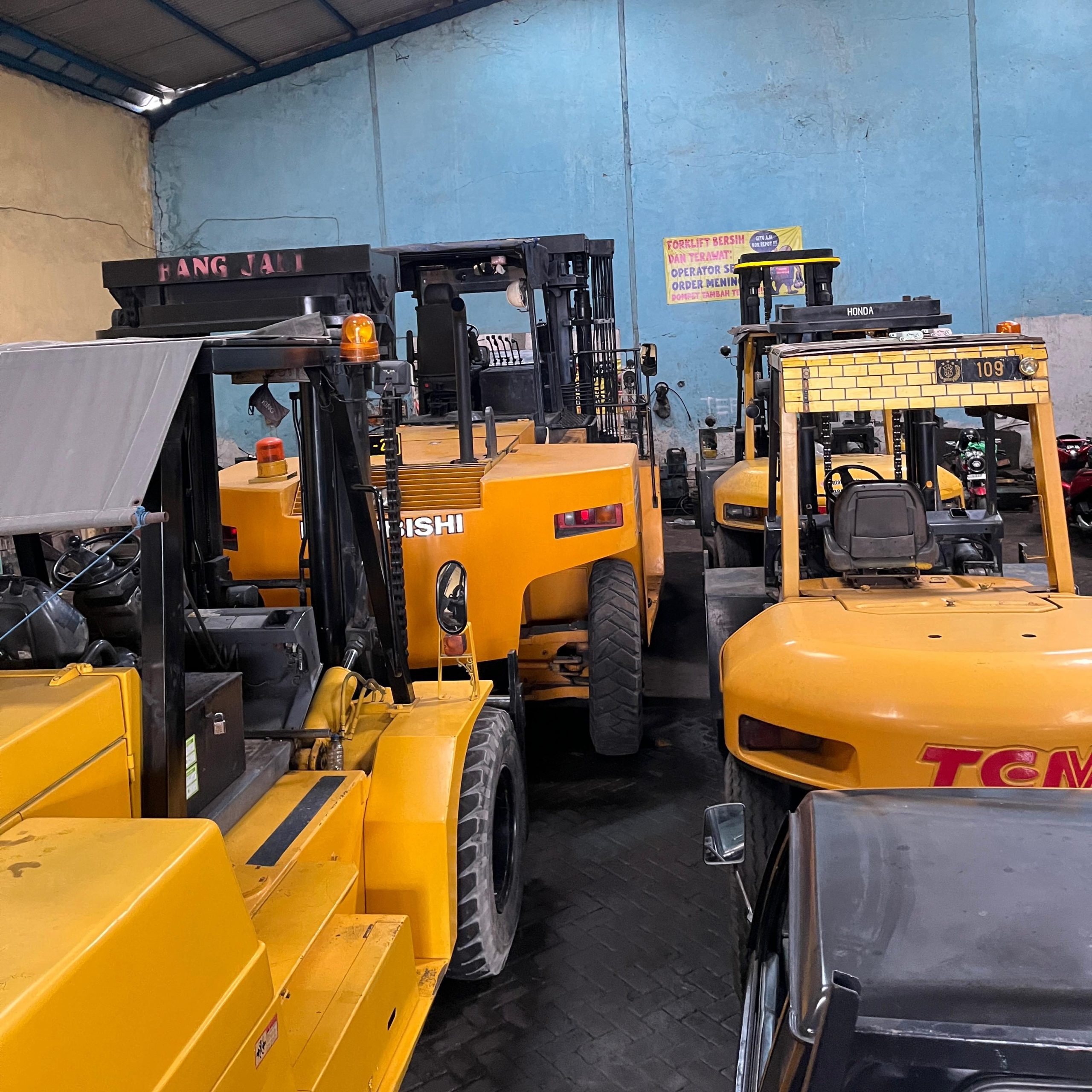 Forklift Terbaik dukuh Kupang